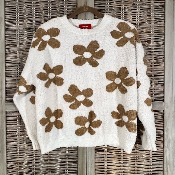 net. 153 Sweaters - 🤍 Cozy Floral Knit Sweater 🤍 Net. 153 in Ivory with mocha brown flowers size S.